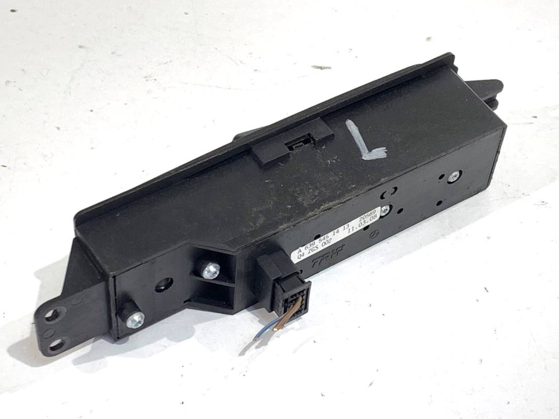 Блок кнопок склопідйомників Mercedes Vito A6395451413 — фото деталі 2