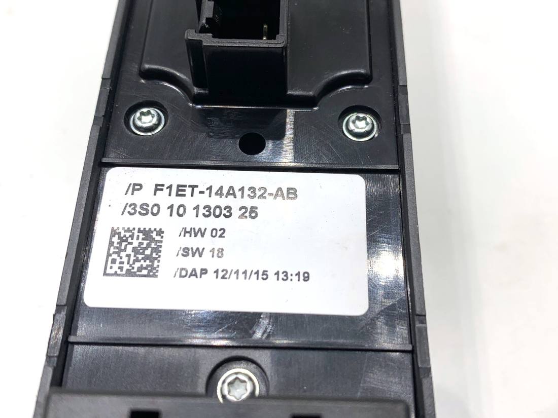 Блок кнопок стеклоподъемников Ford Focus F1ET-14A132-AB — фото детали 5