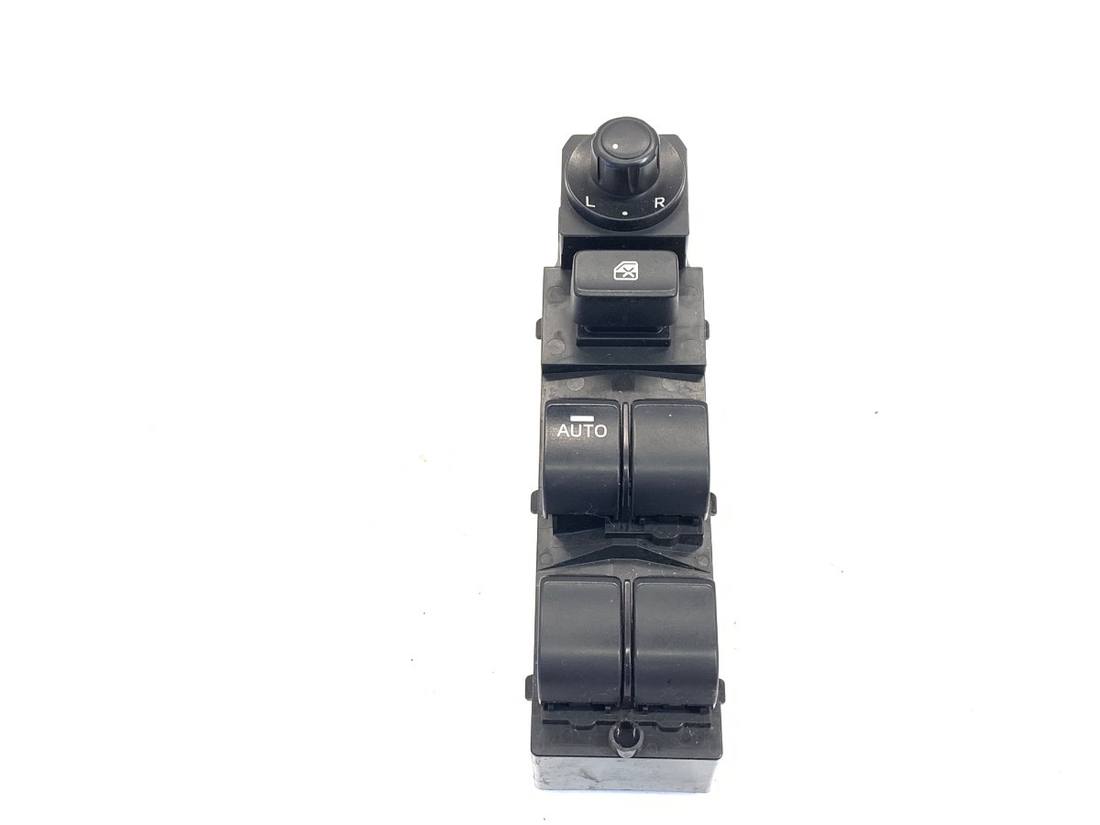 Блок кнопок склопідйомників Mazda 3 BHR966350A