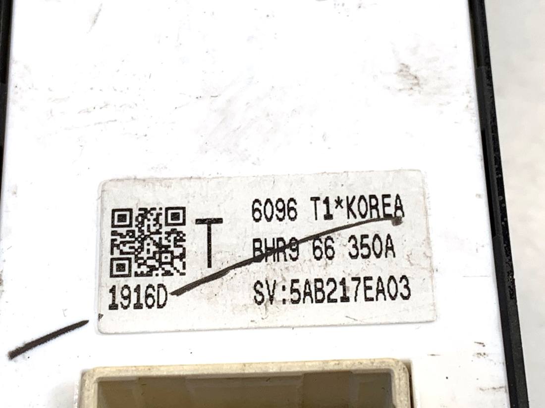 Блок кнопок склопідйомників Mazda 3 BHR966350A — фото деталі 4