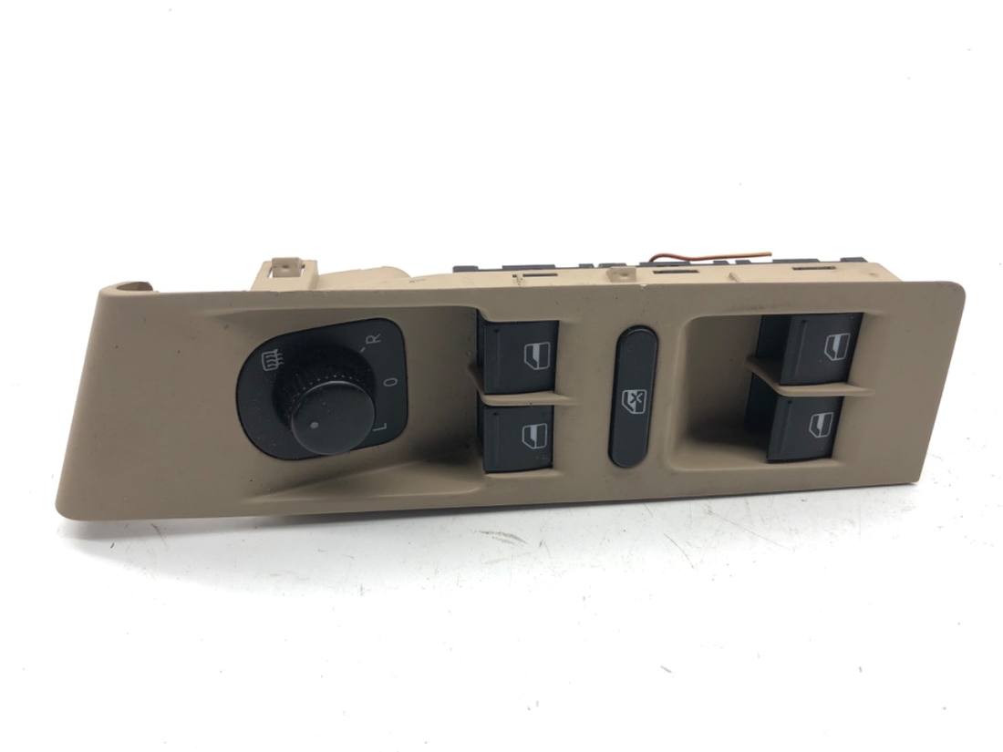 Блок кнопок склопідйомників Volkswagen Passat B7 3AB868347D