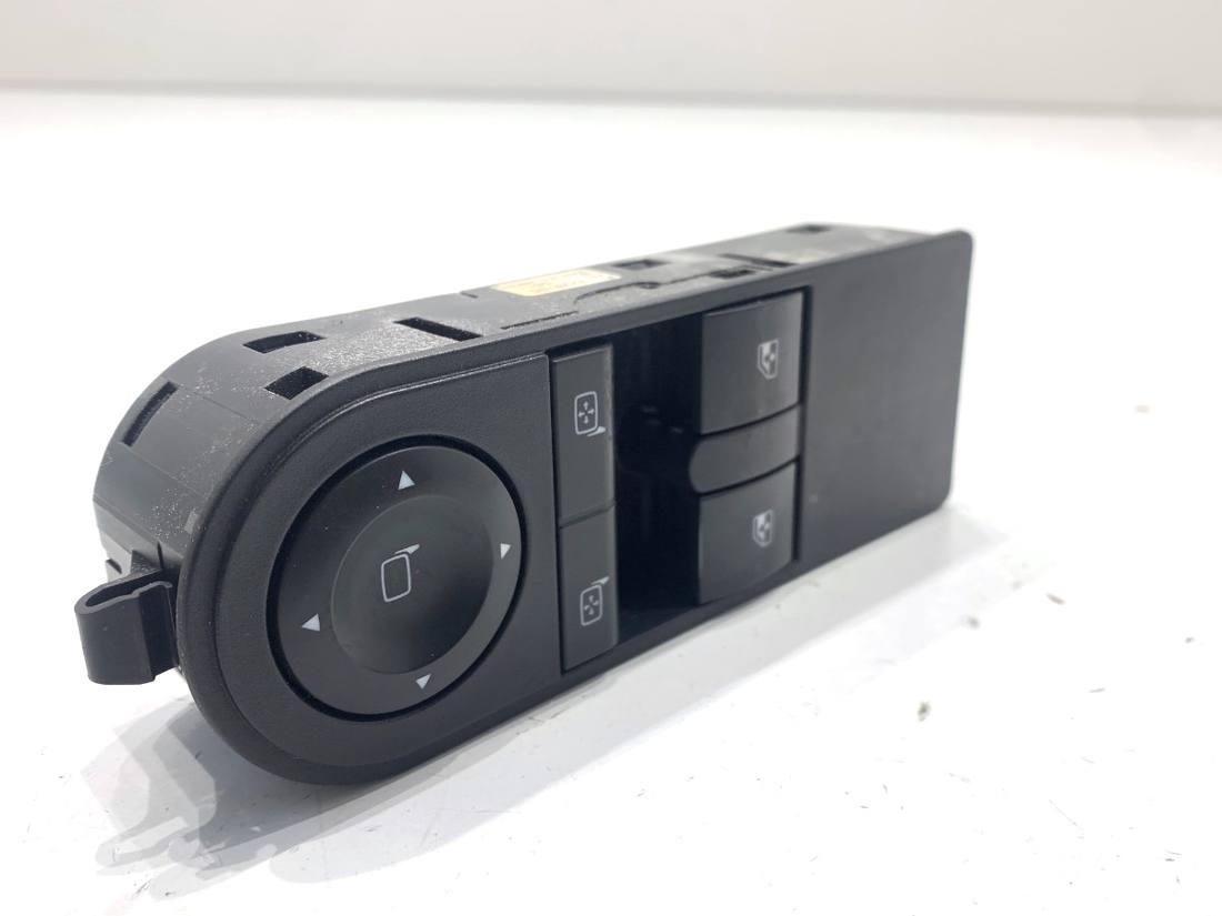 Блок кнопок склопідйомників Opel Astra H 13228706