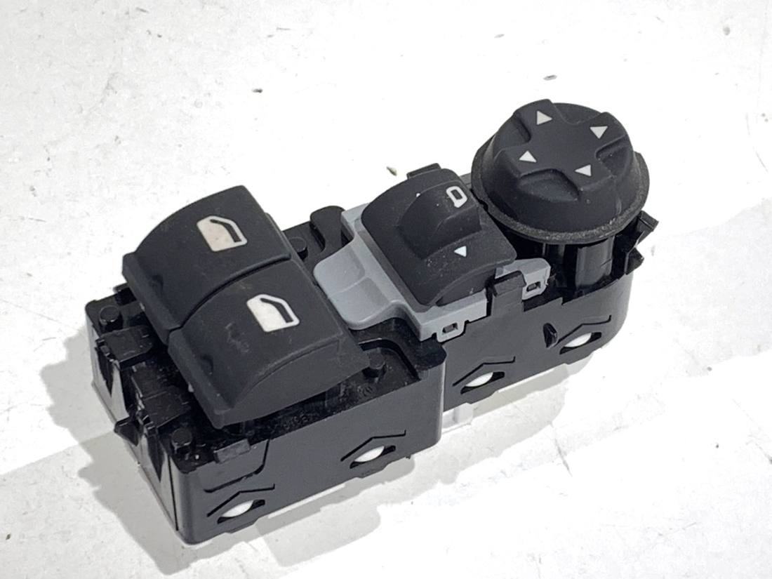 Блок кнопок склопідйомників Opel Crossland 39089070