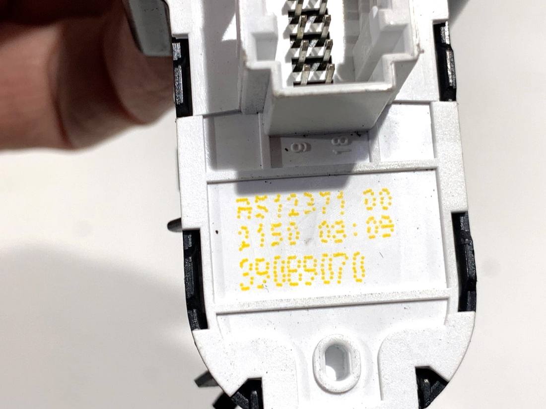 Блок кнопок склопідйомників Opel Crossland 39089070 — фото деталі 4