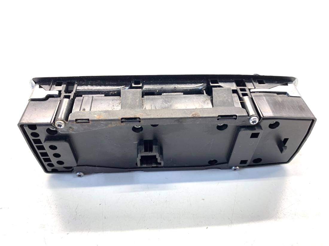 Блок кнопок склопідйомників Mercedes A W176 A1669054300 — фото деталі 2