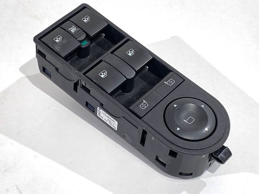 Блок кнопок склопідйомників Opel Astra H 13228699
