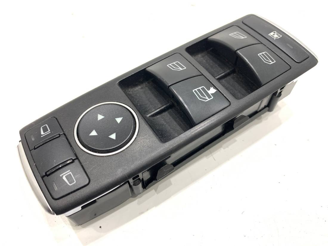 Блок кнопок склопідйомників Mercedes A W176 A1669054300 — фото деталі 2