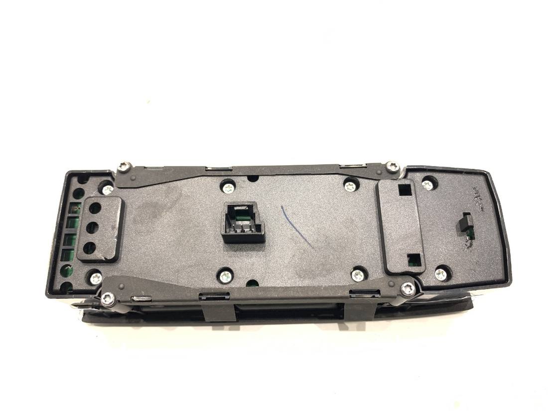 Блок кнопок склопідйомників Mercedes A W176 A1669054300 — фото деталі 5