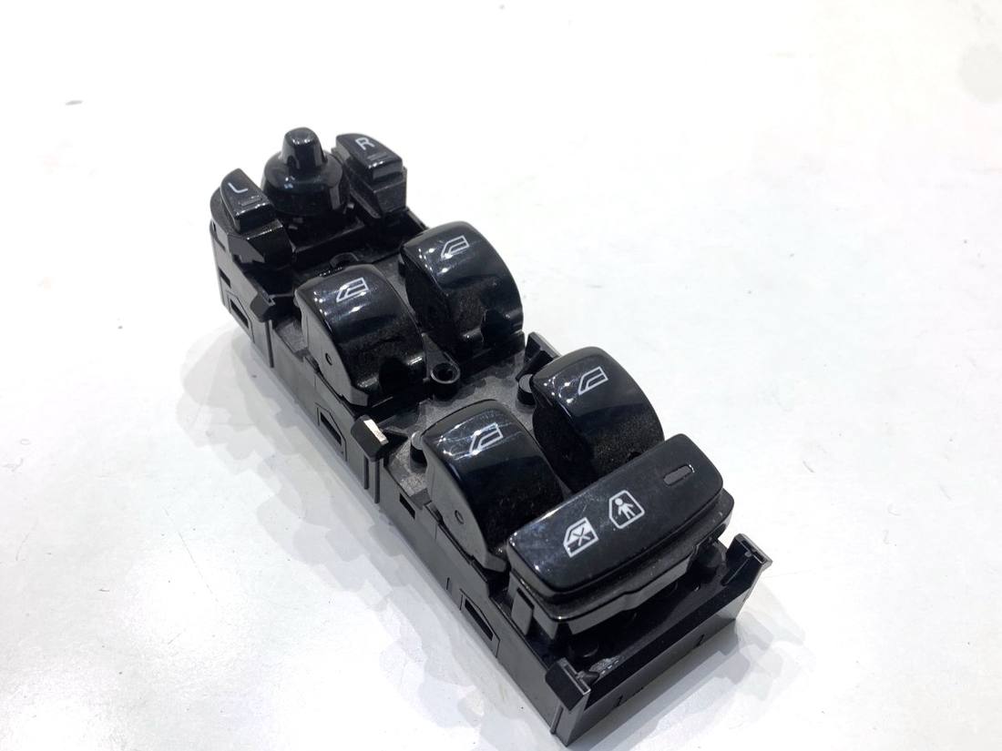 Блок кнопок стеклоподъемников Volvo S90 31433927