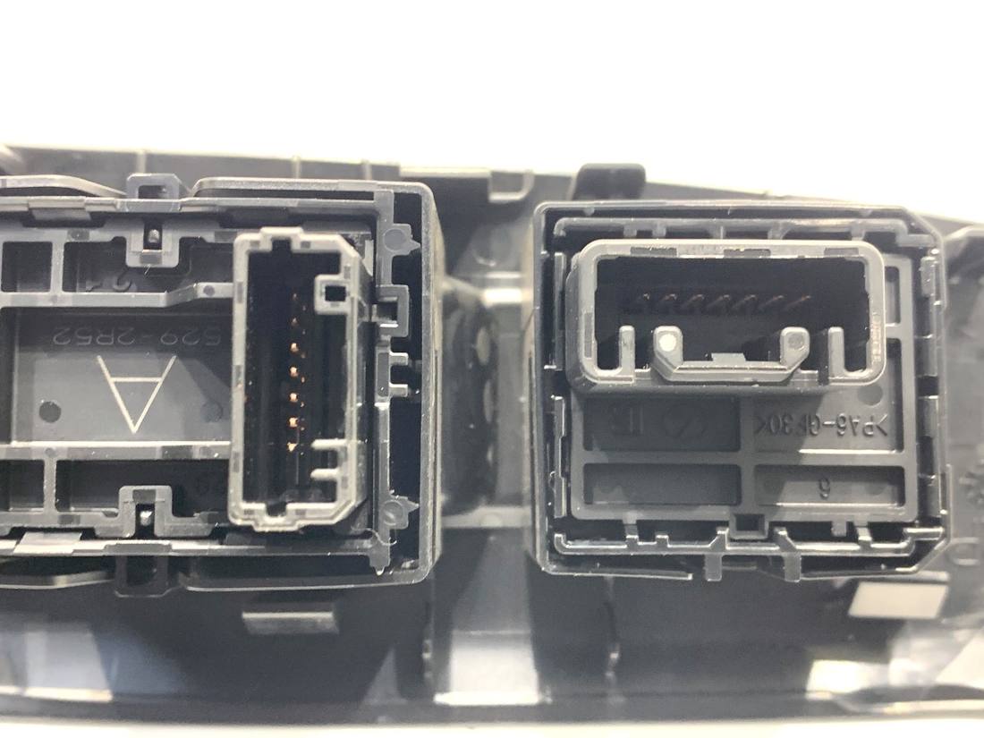Блок кнопок склопідйомників Lexus LBX 74271-52400 — фото деталі 5