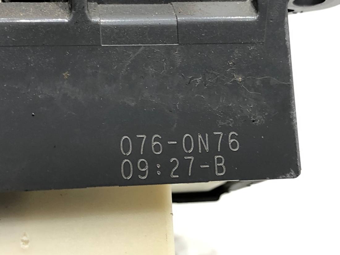 Блок кнопок склопідйомників Toyota Rav4 076-0N76 — фото деталі 5