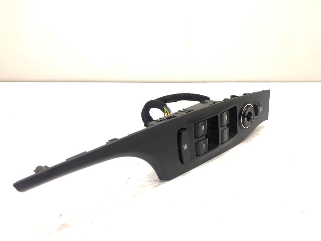 Блок кнопок склопідйомників Hyundai I40 93570-3Z000