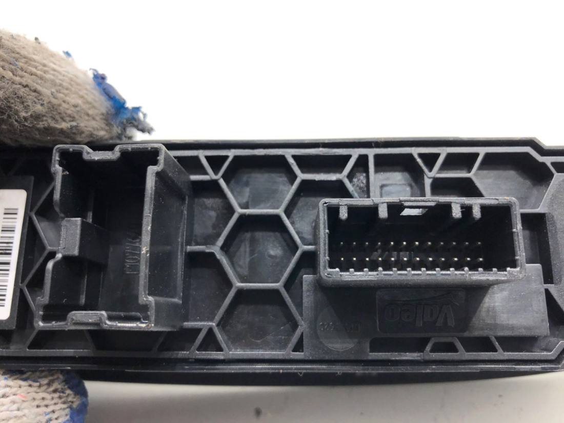 Блок кнопок склопідйомників Renault Megane 4 E1078727G — фото деталі 4