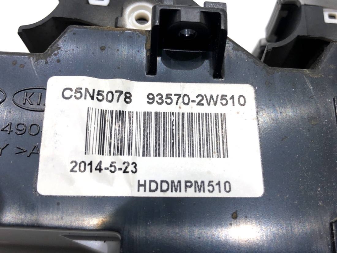Блок кнопок склопідйомників Hyundai Santa Fe 93570-2W510 — фото деталі 5