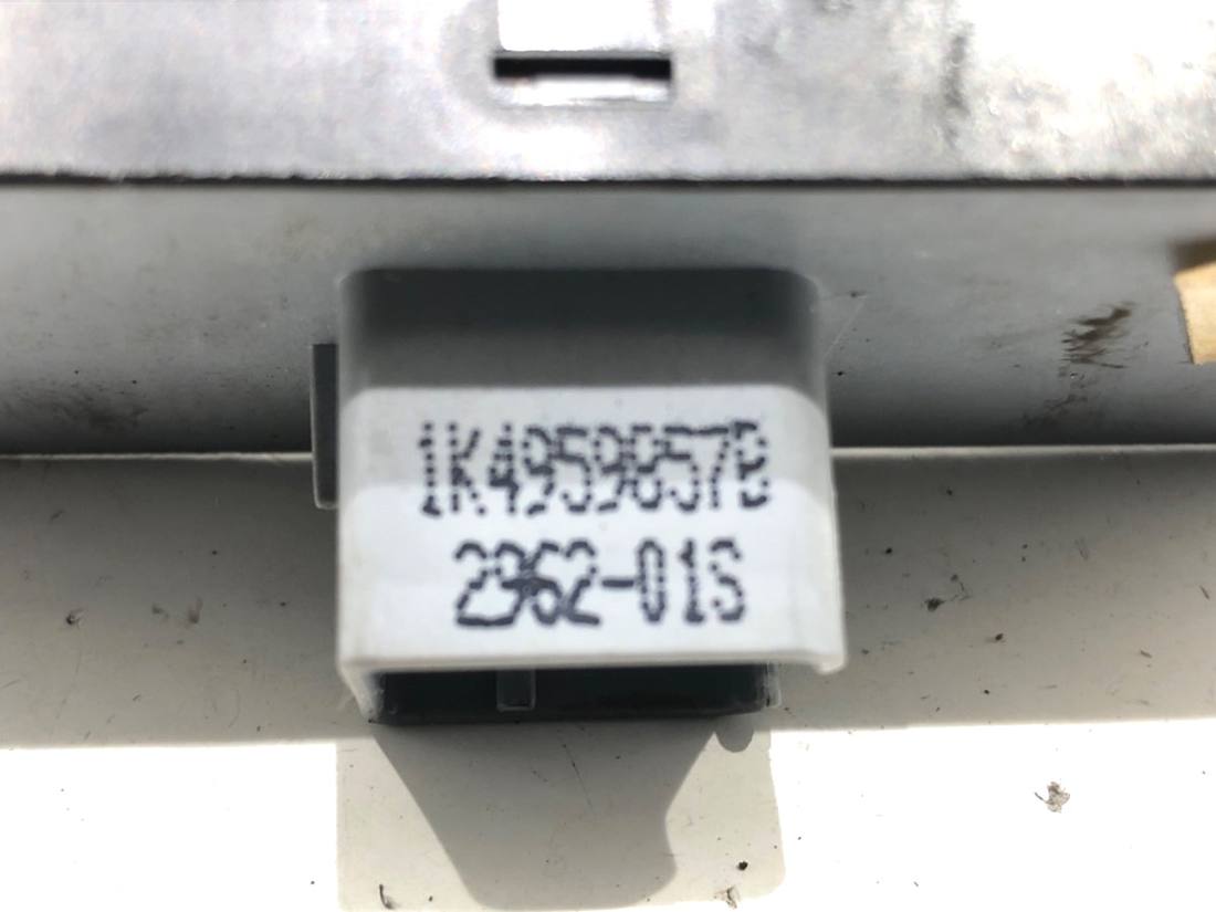 Блок кнопок склопідйомників Volkswagen Golf 6 1K4959857B — фото деталі 6