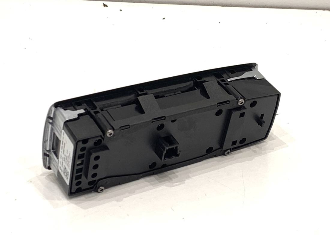 Блок кнопок склопідйомників Mercedes GLE V167 A1669054400 — фото деталі 2