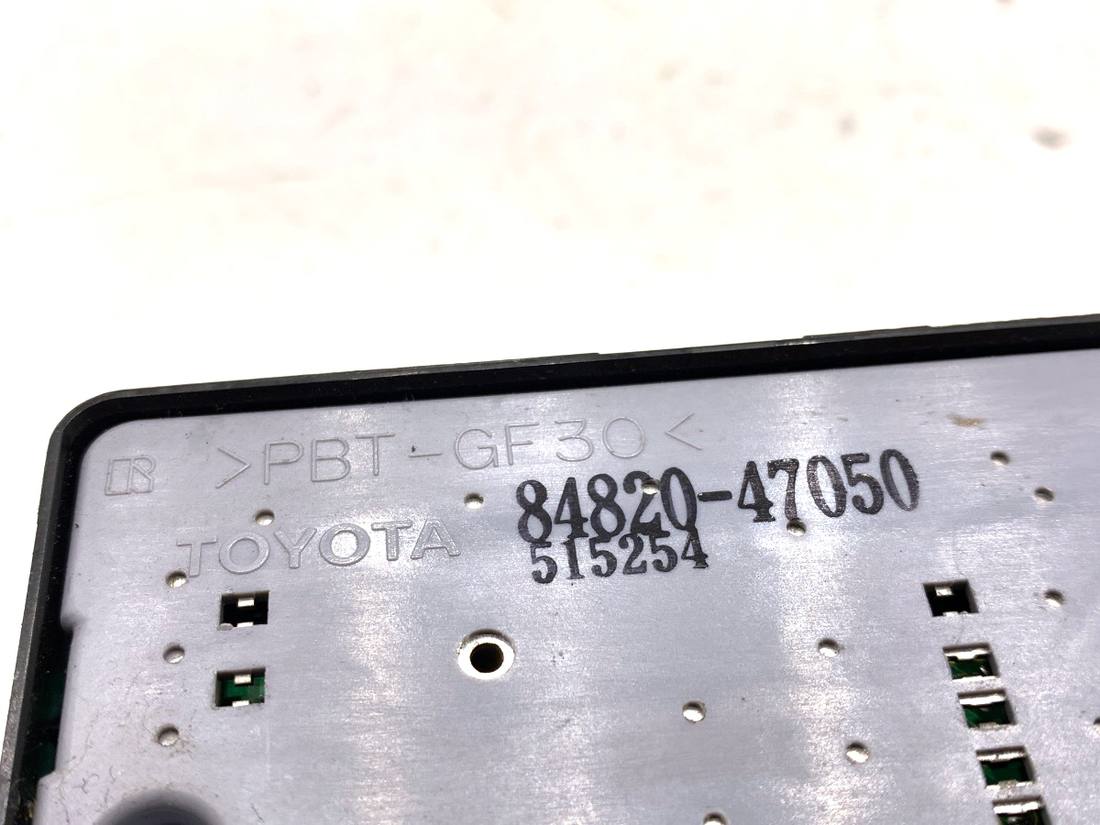 Блок кнопок склопідйомників Toyota Prius 84820-47050 — фото деталі 4