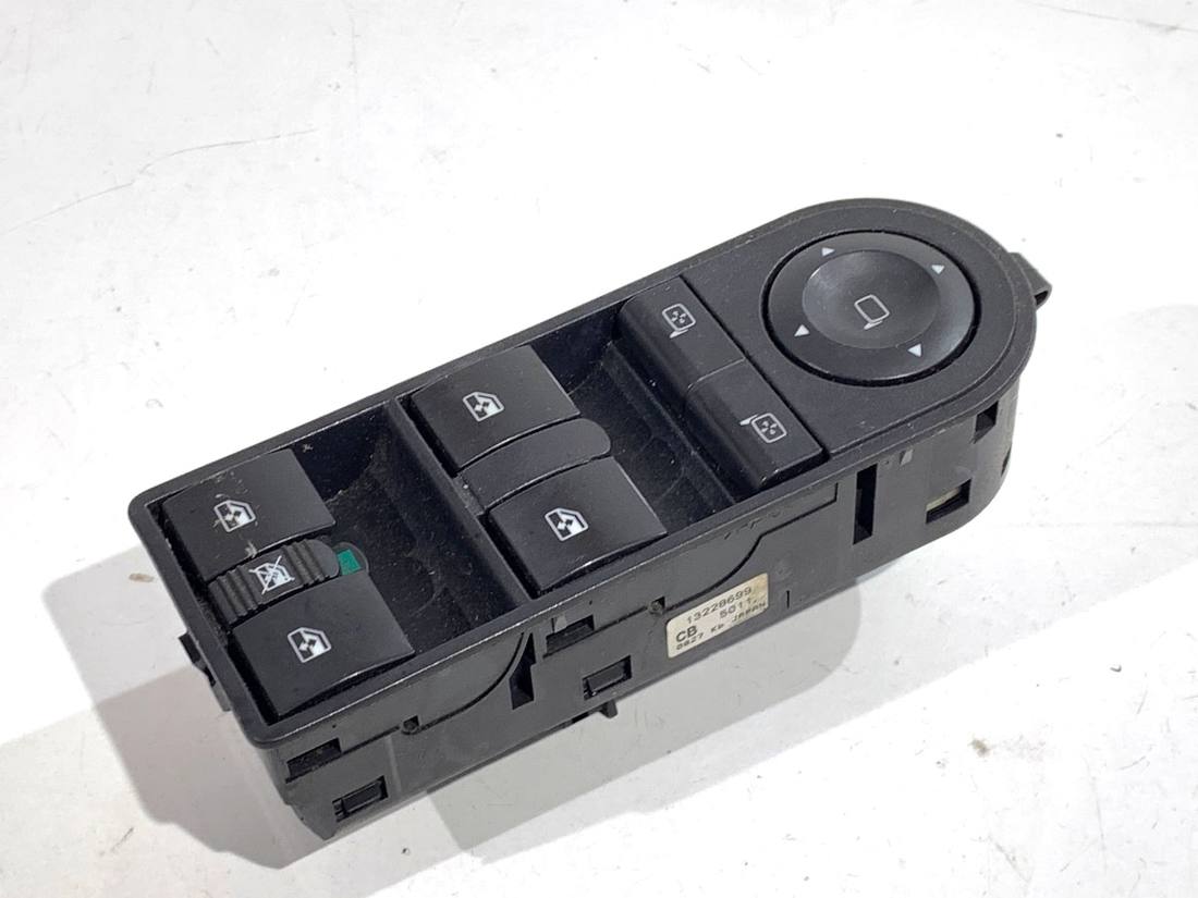 Блок кнопок склопідйомників Opel Astra H 13228699