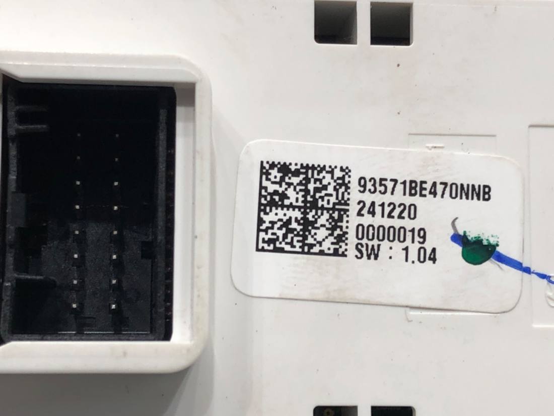 Блок кнопок склопідйомників Hyundai Kona 93571BE470 — фото деталі 3