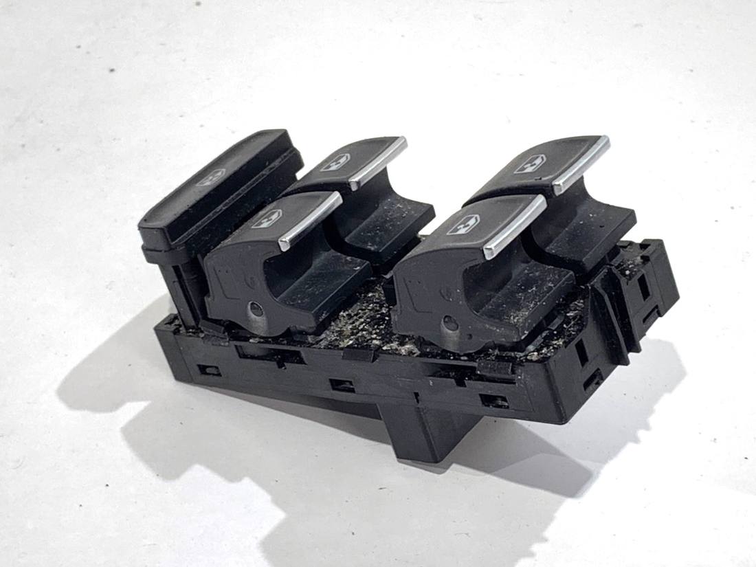 Блок кнопок склопідйомників Volkswagen Passat B8 5G0959857E — фото деталі 2