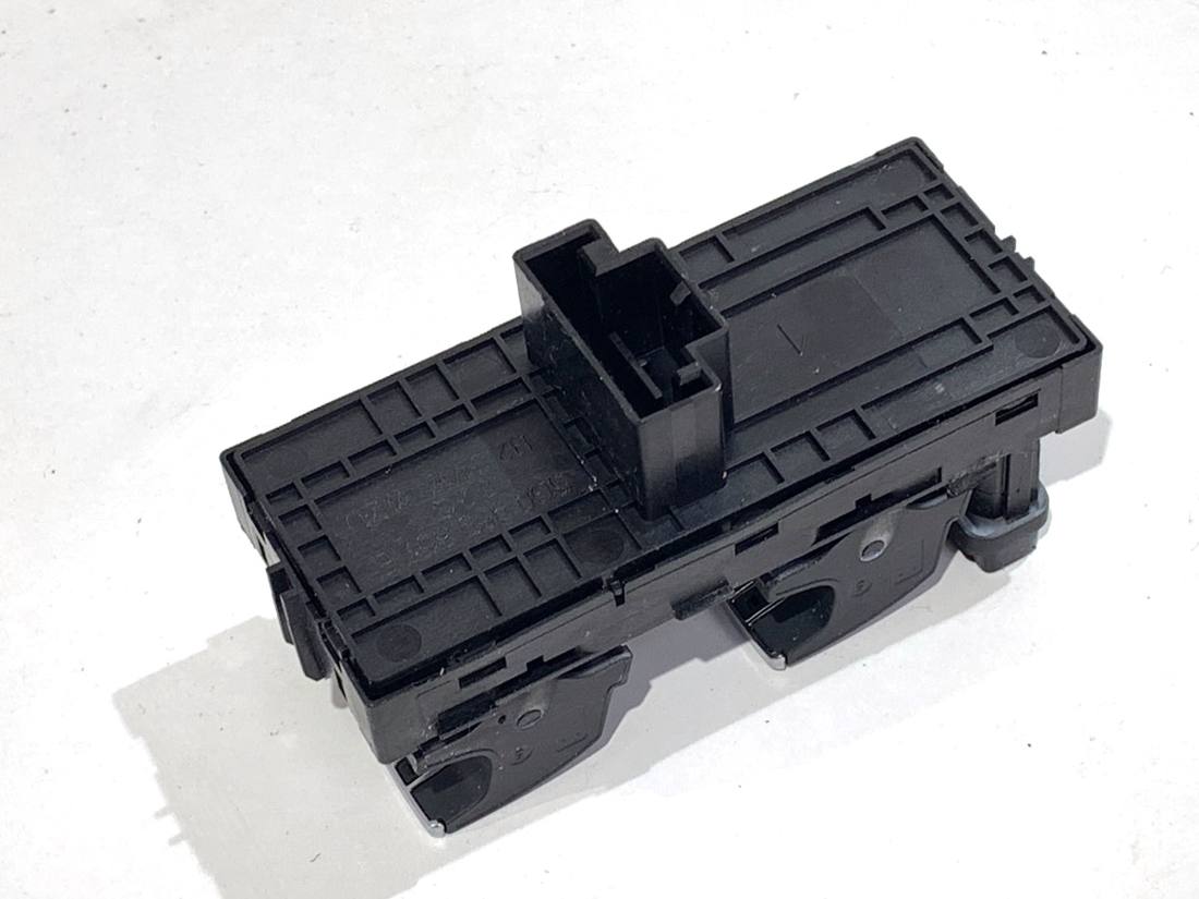Блок кнопок склопідйомників Volkswagen Passat B8 5G0959857E — фото деталі 3