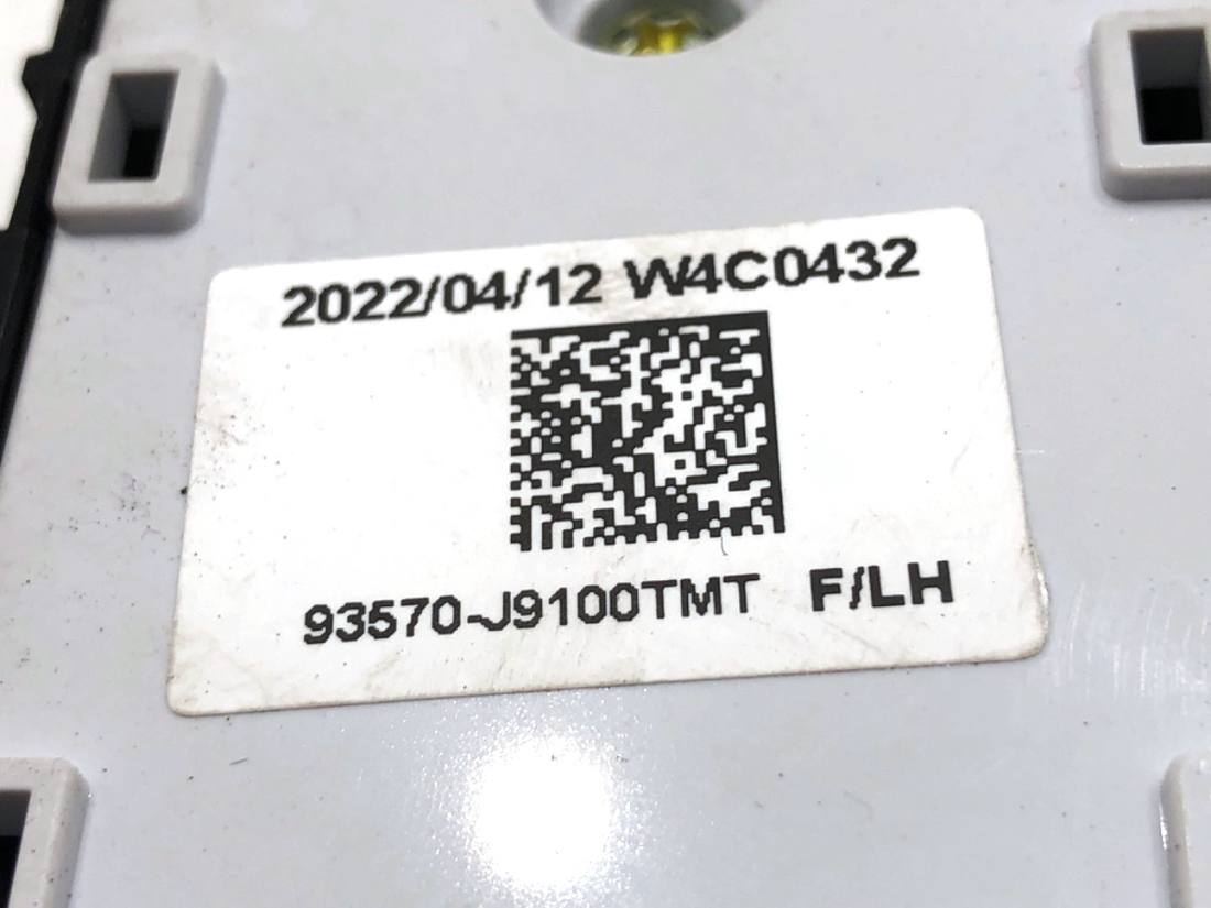 Блок кнопок склопідйомників Hyundai Kona 93570-J9100 — фото деталі 5