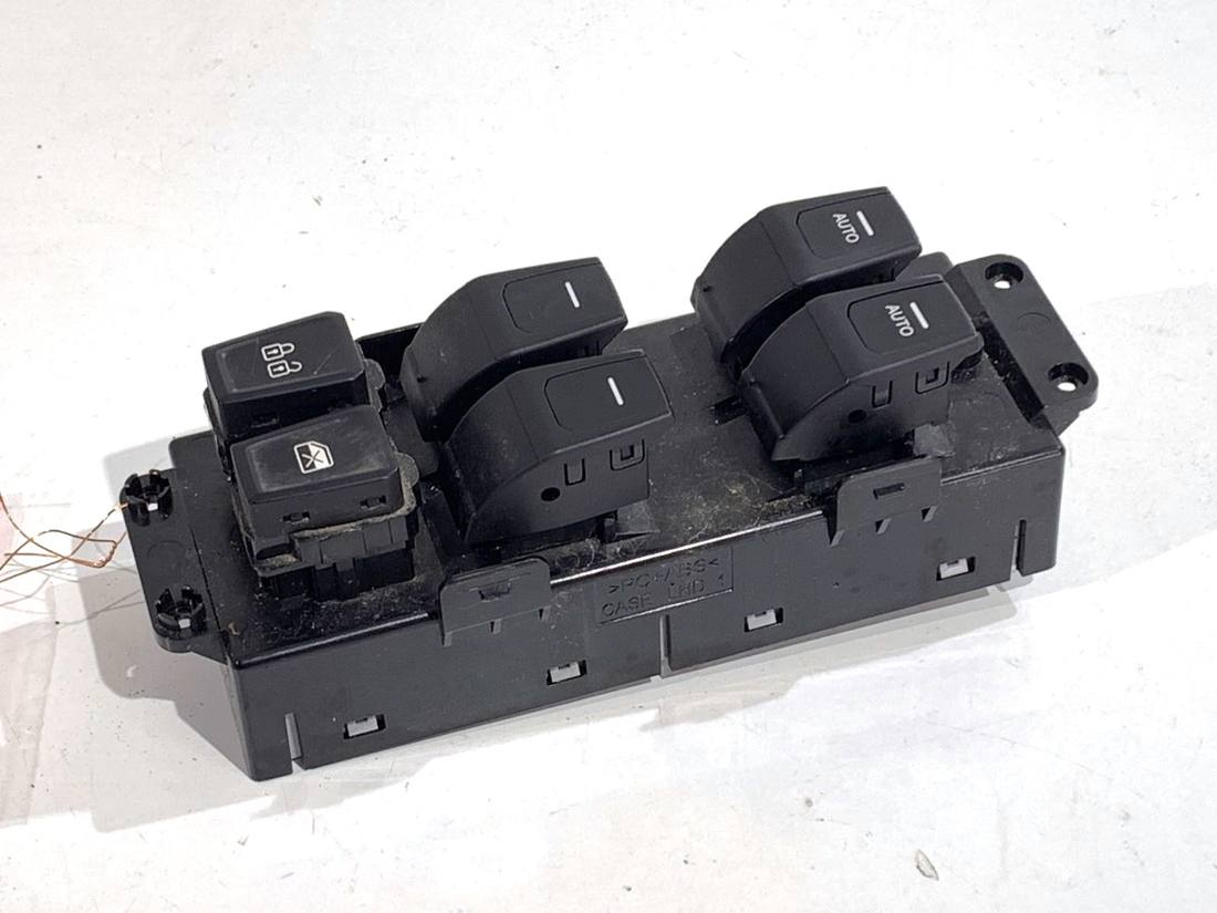Блок кнопок стеклоподъемников Ssangyong Torres 85811-41200