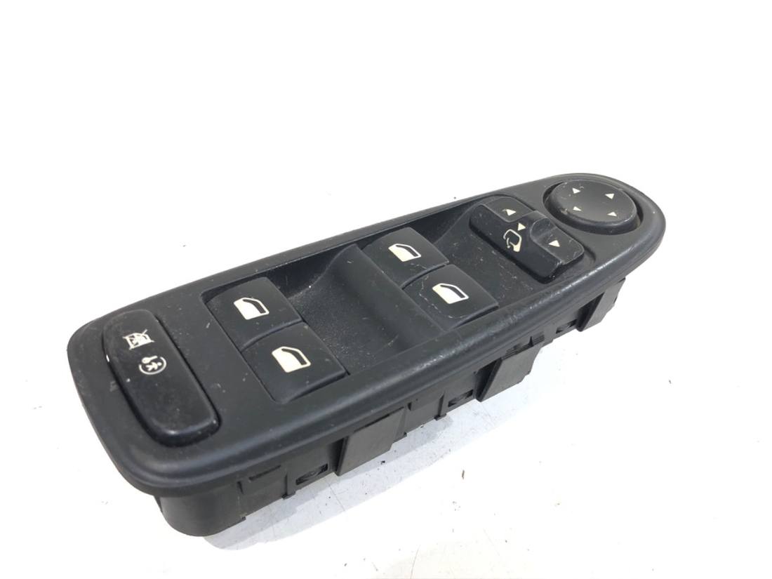 Блок кнопок склопідйомників Citroen C4 96547100XT
