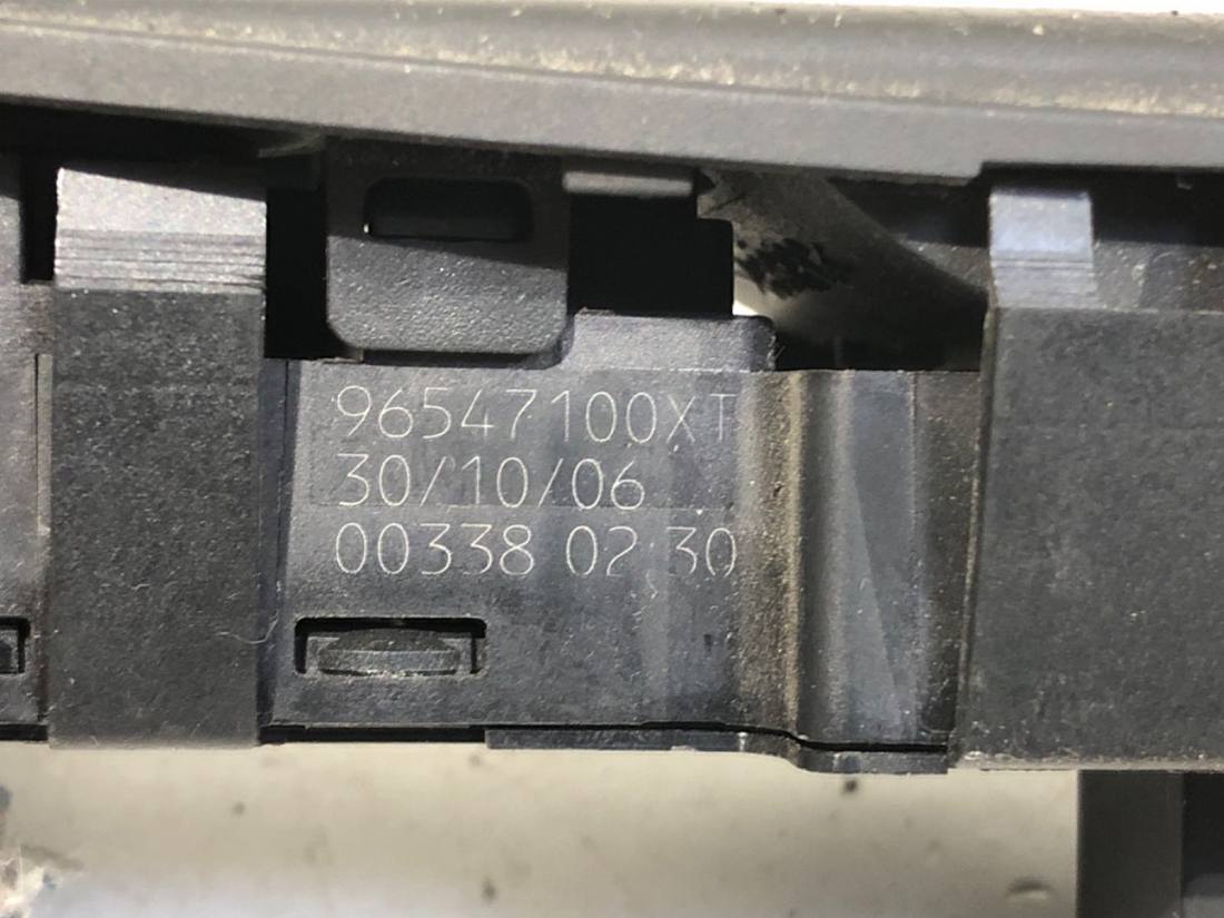 Блок кнопок склопідйомників Citroen C4 96547100XT — фото деталі 4