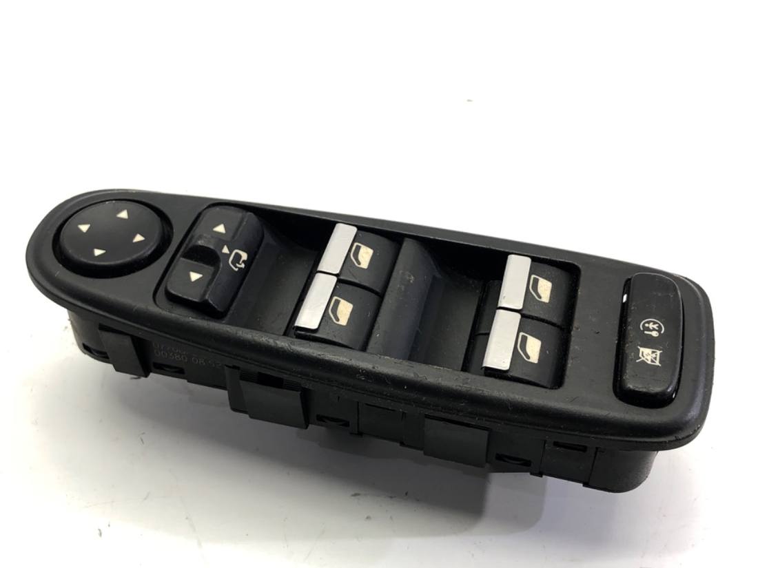 Блок кнопок склопідйомників Citroen C4