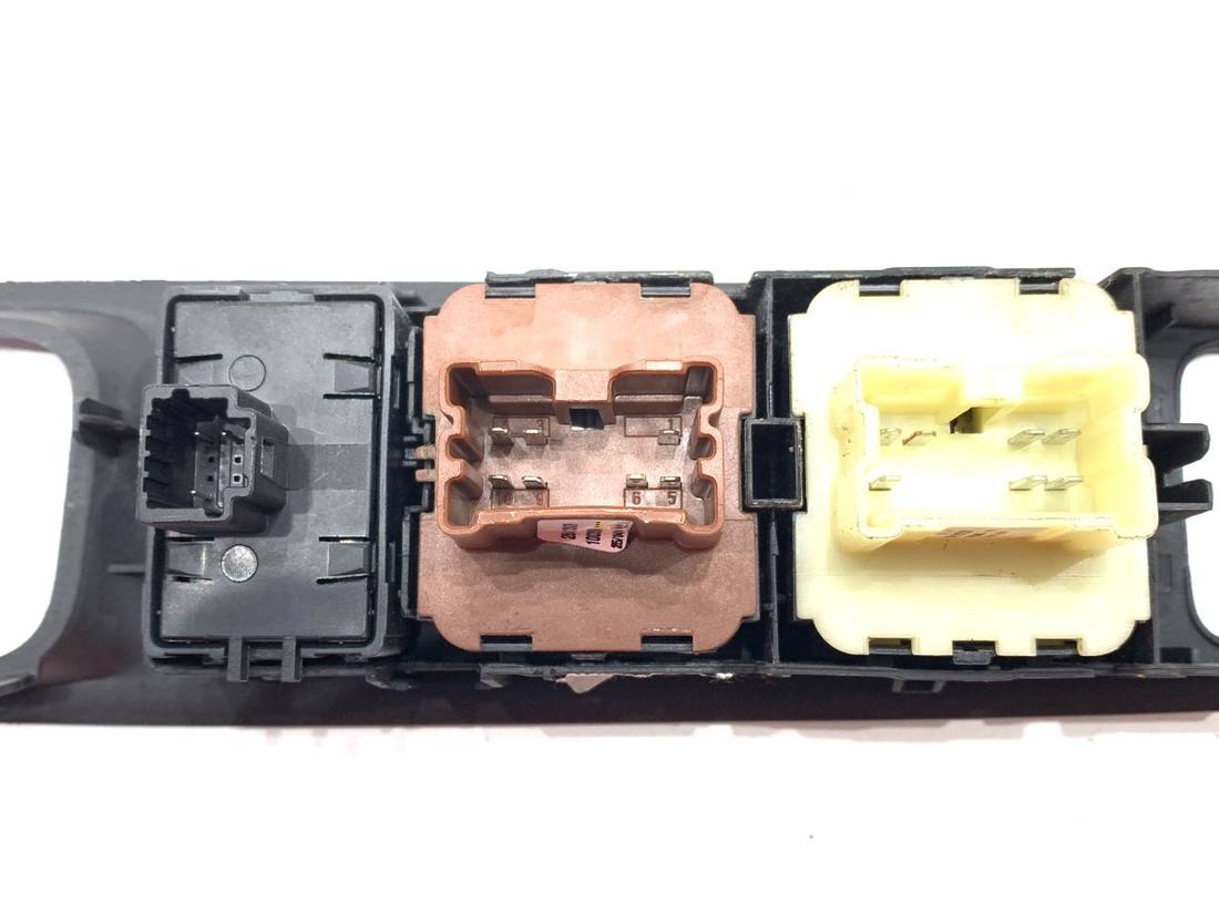 Блок кнопок стеклоподъемников Renault Captur 254118722R — фото детали 4