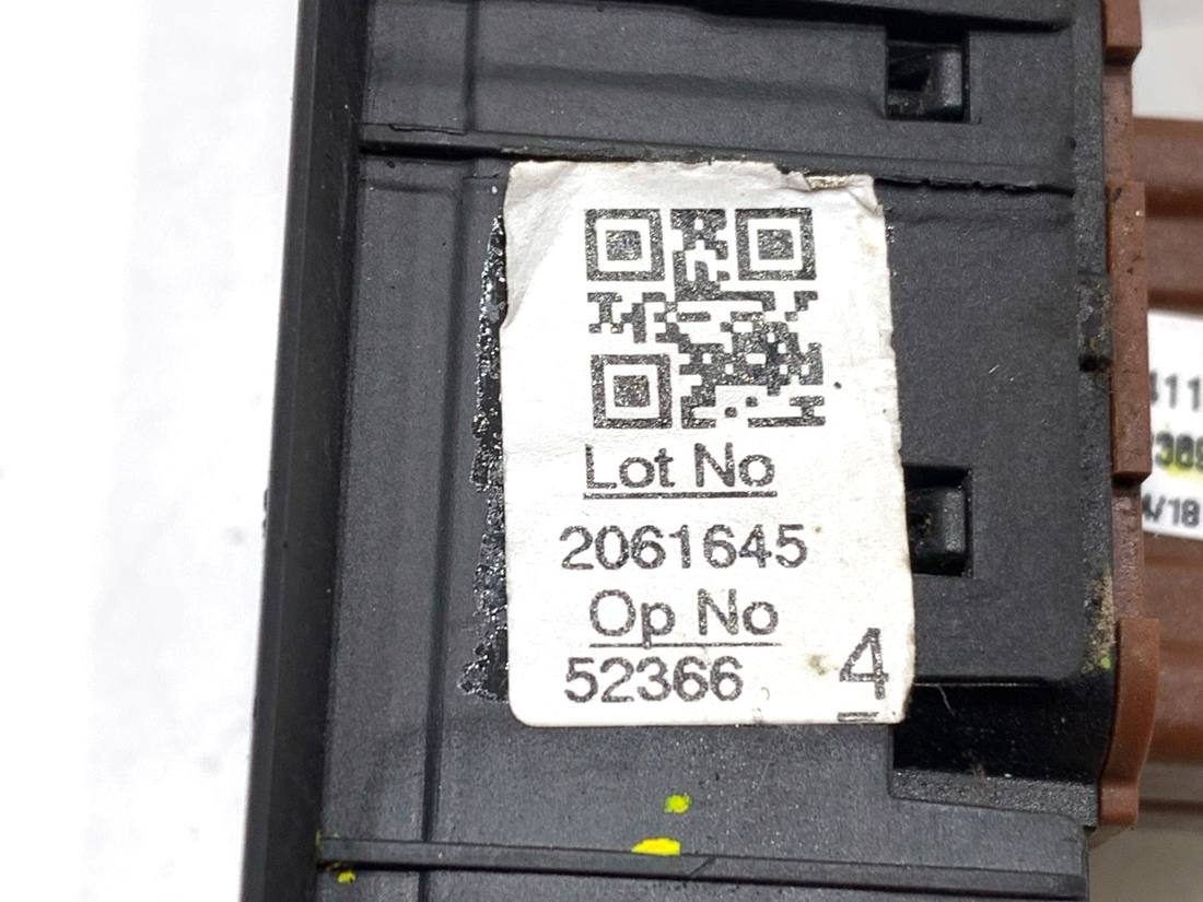Блок кнопок стеклоподъемников Renault Captur 254118722R — фото детали 6