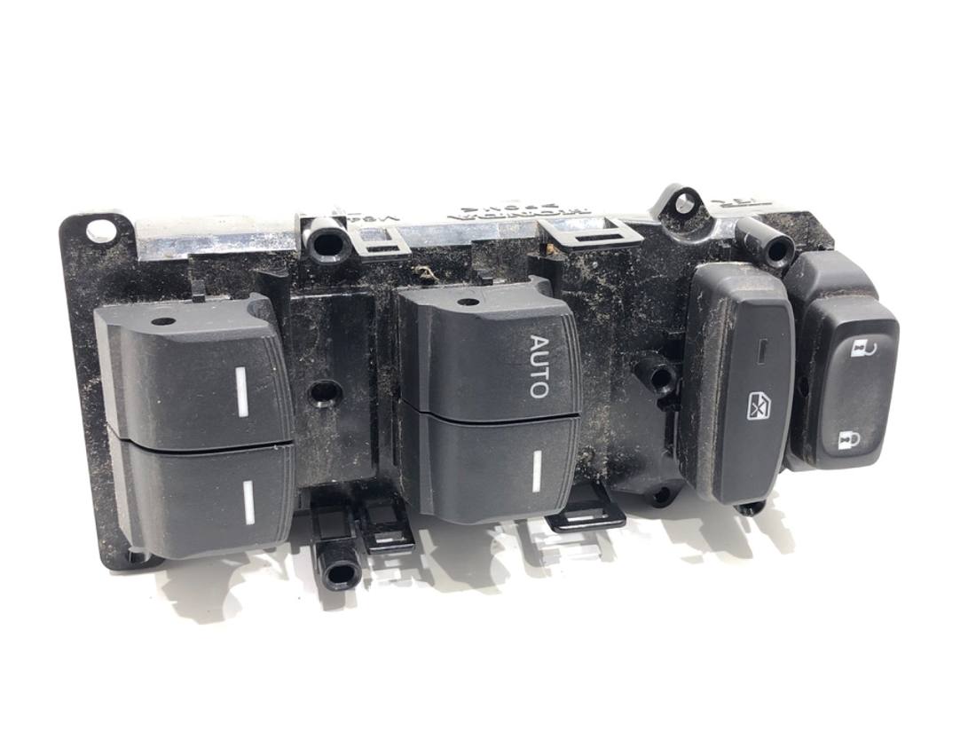 Блок кнопок склопідйомників Honda CR-V M64590