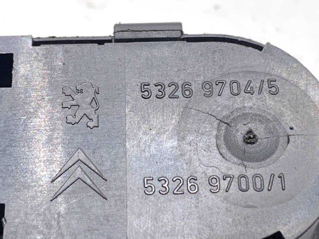 Блок кнопок склопідйомників Peugeot 407 53269704 — фото деталі 6
