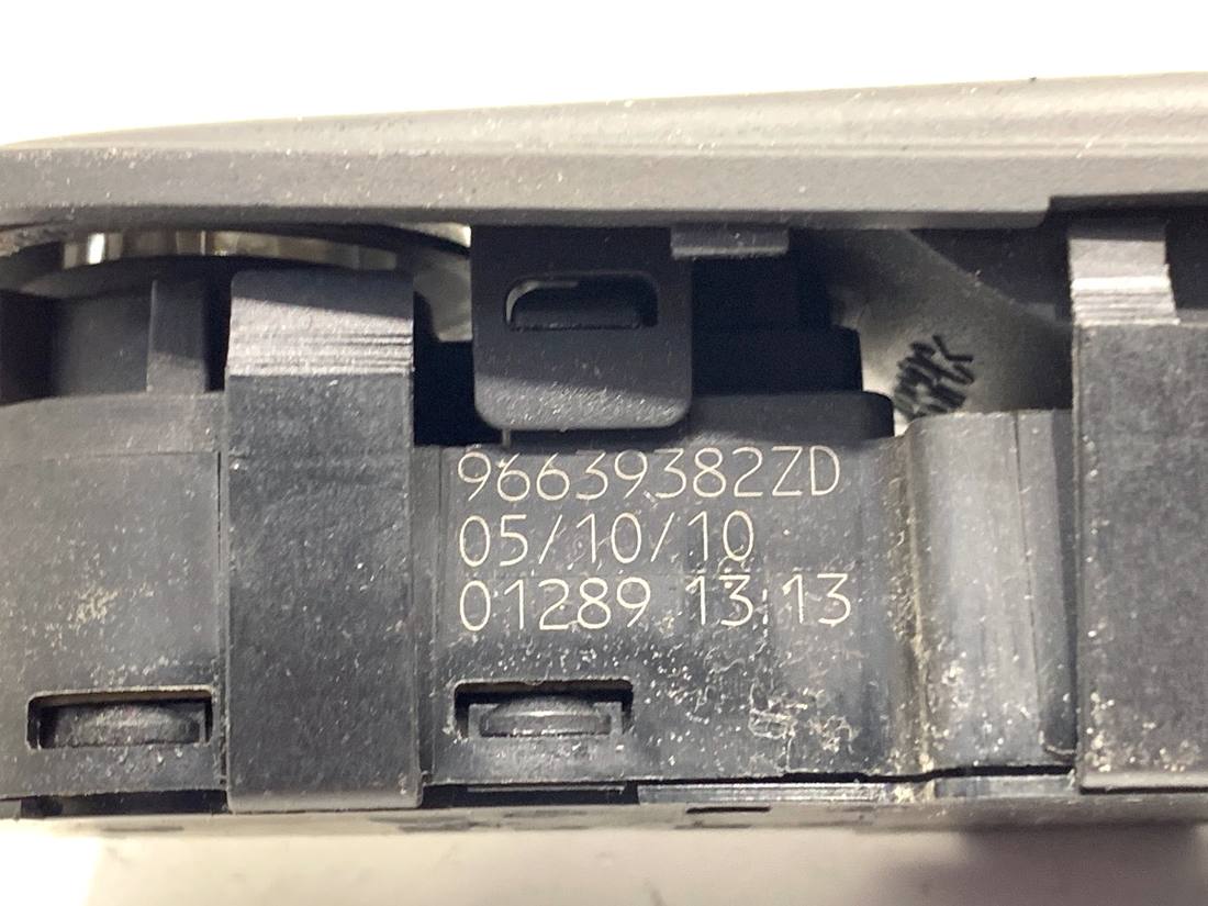 Блок кнопок склопідйомників Citroen C4 96639382ZD — фото деталі 6