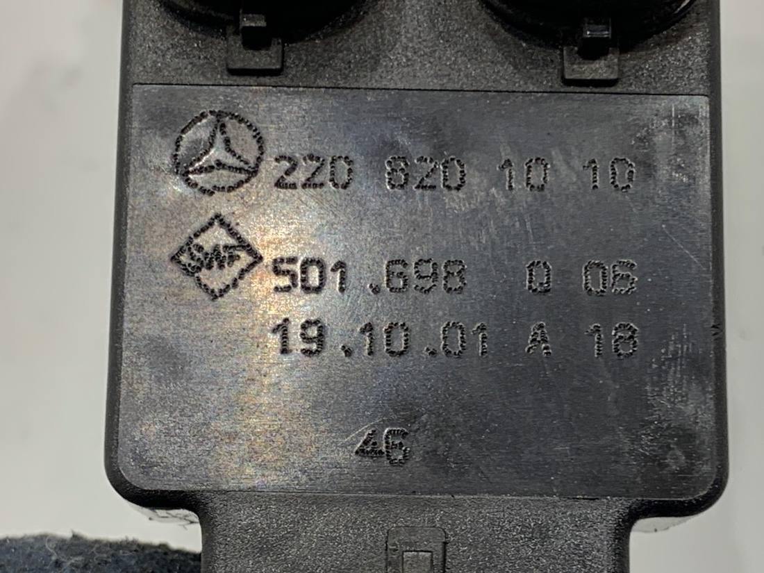 Блок кнопок склопідйомників Mercedes S W220 2208201010 — фото деталі 4