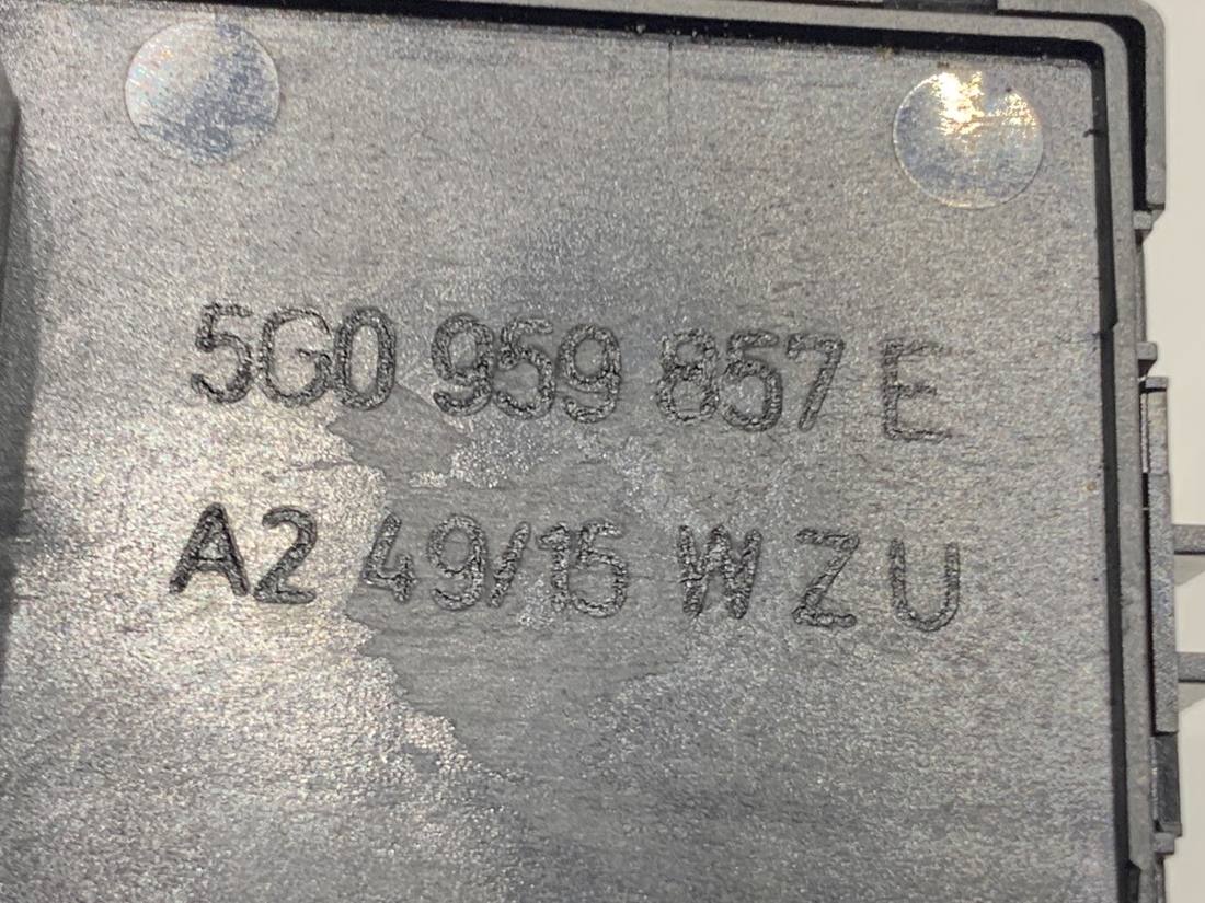 Блок кнопок склопідйомників Volkswagen Passat B8 5G0959857E — фото деталі 4