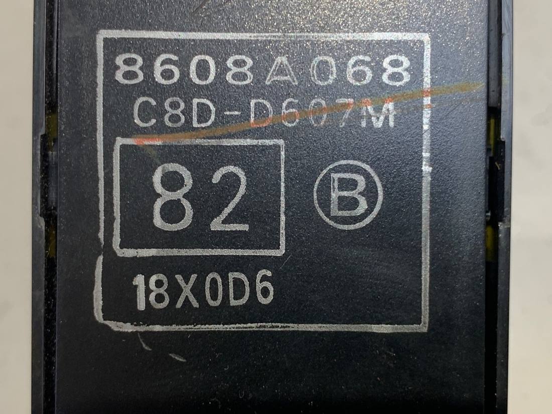 Блок кнопок склопідйомників Mitsubishi Lancer 8608A068 — фото деталі 5