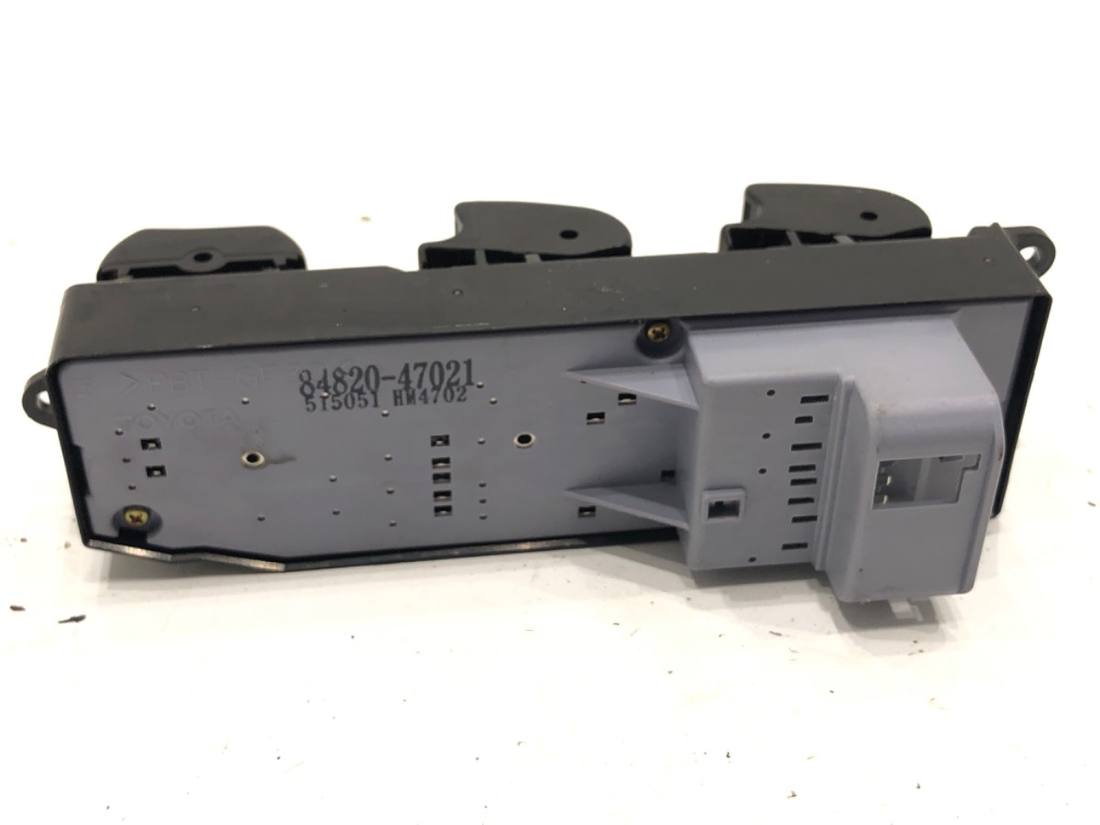 Блок кнопок склопідйомників Toyota Prius 84820-47021 — фото деталі 3
