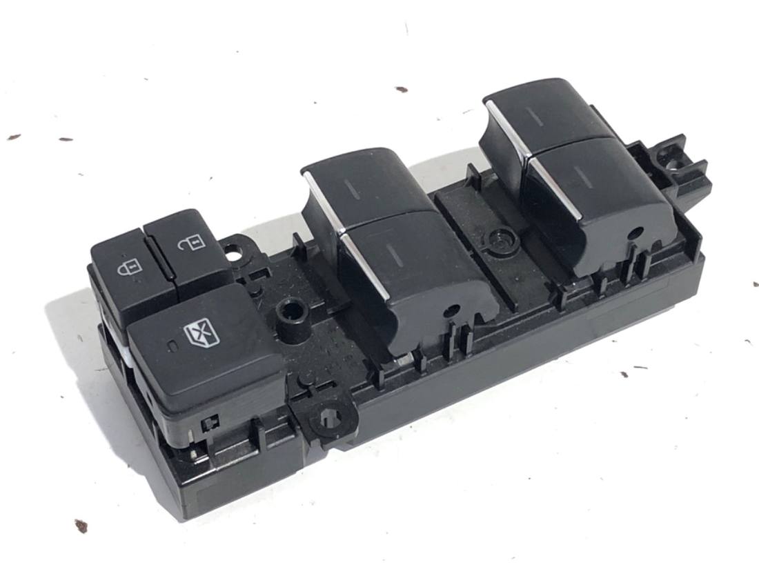 Блок кнопок склопідйомників Toyota Camry 84040-12240