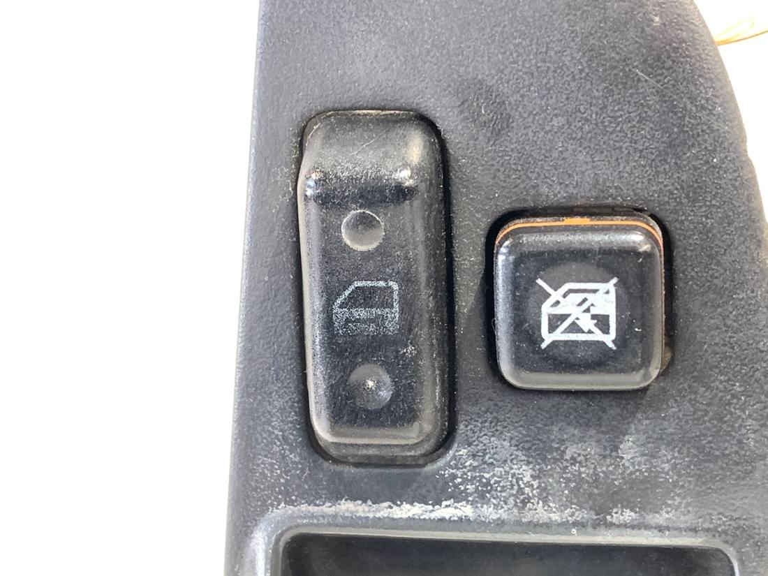Блок кнопок склопідйомників Toyota Avensis T25 84820-05100 — фото деталі 2