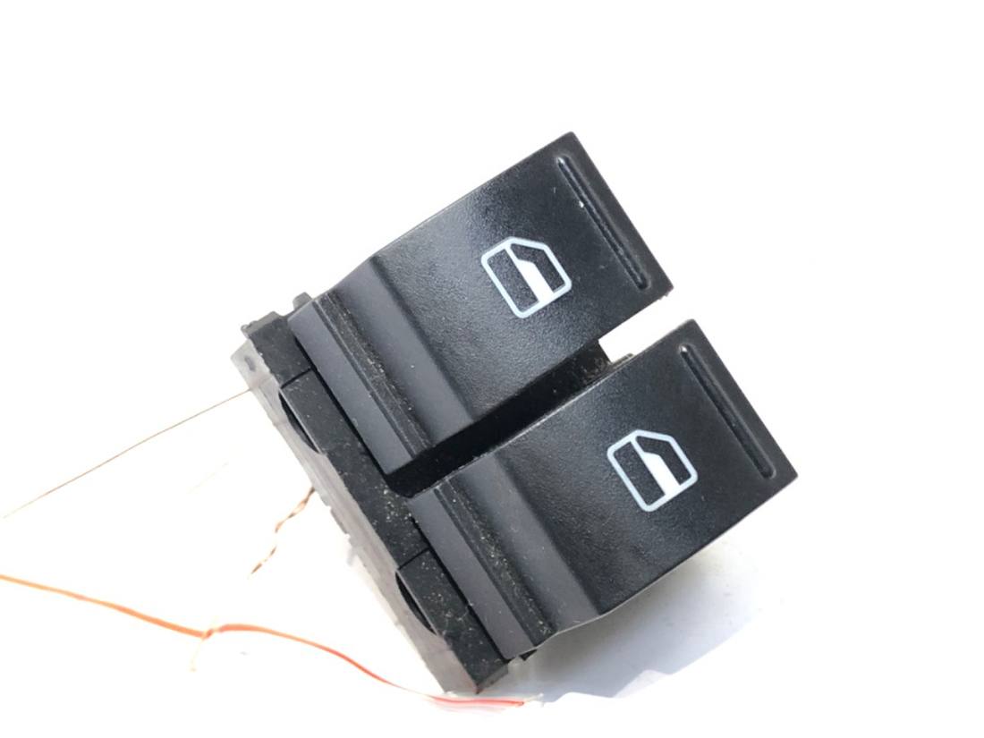 Блок кнопок стеклоподъемников Seat Leon 1K3959857A