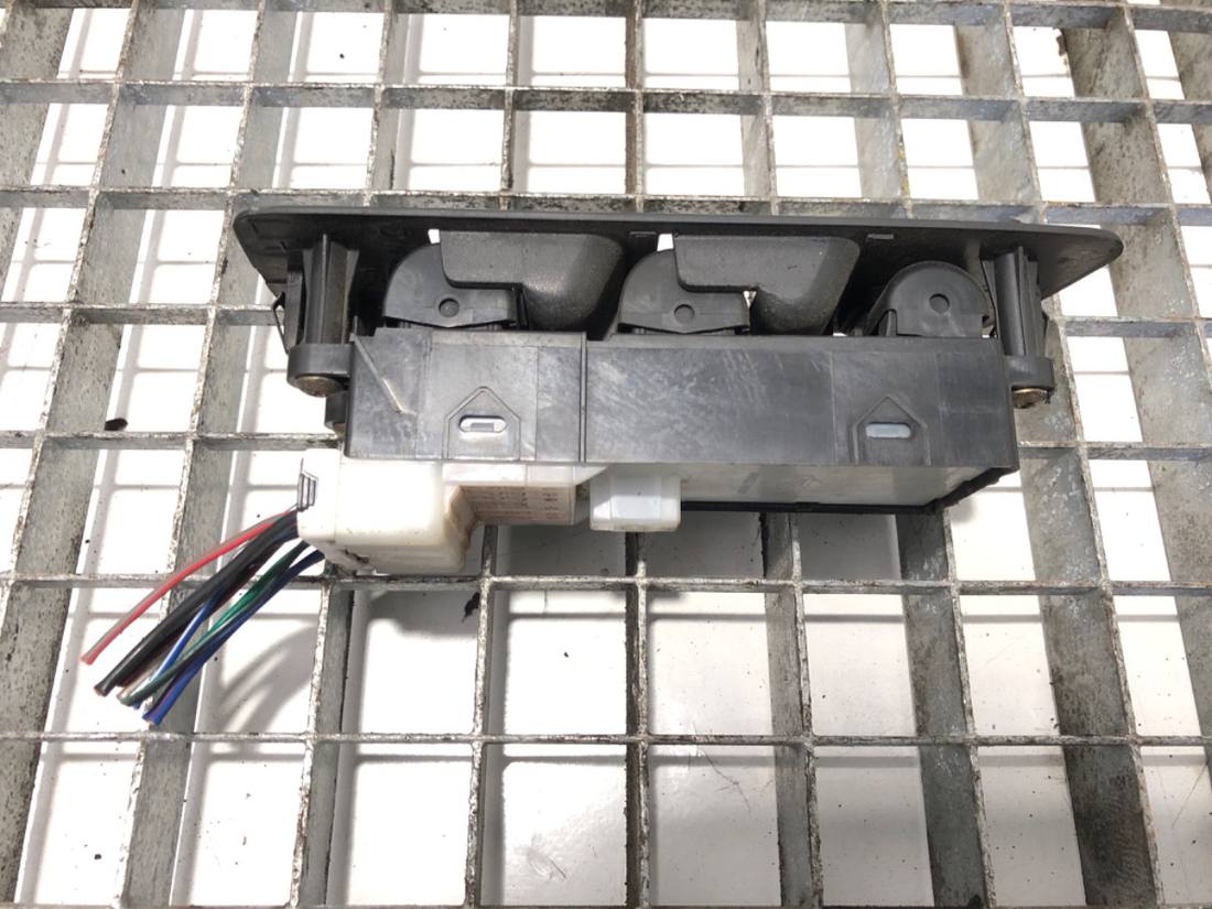 Блок кнопок стеклоподъемников Subaru Forester — фото детали 2