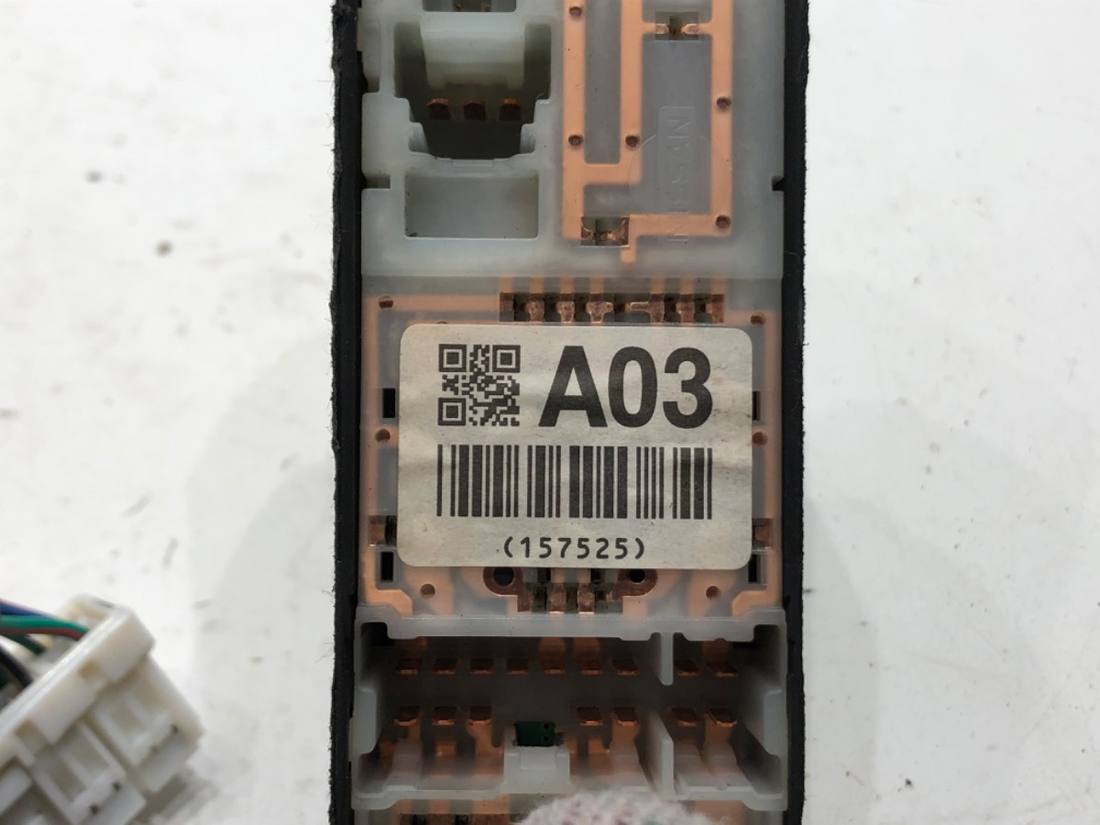 Блок кнопок склопідйомників Subaru Outback 157525 — фото деталі 3