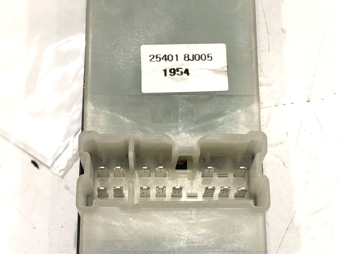 Блок кнопок склопідйомників Nissan Altima 25401-8J005 — фото деталі 3