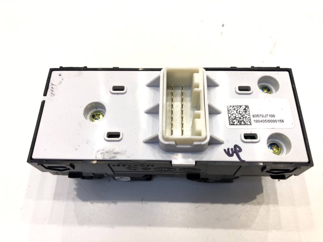 Блок кнопок склопідйомників Kia Ceed 93570J7100 — фото деталі 3