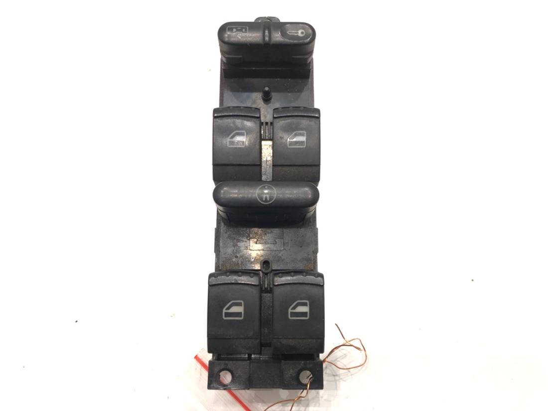 Блок кнопок склопідйомників Volkswagen Bora 1U0959857