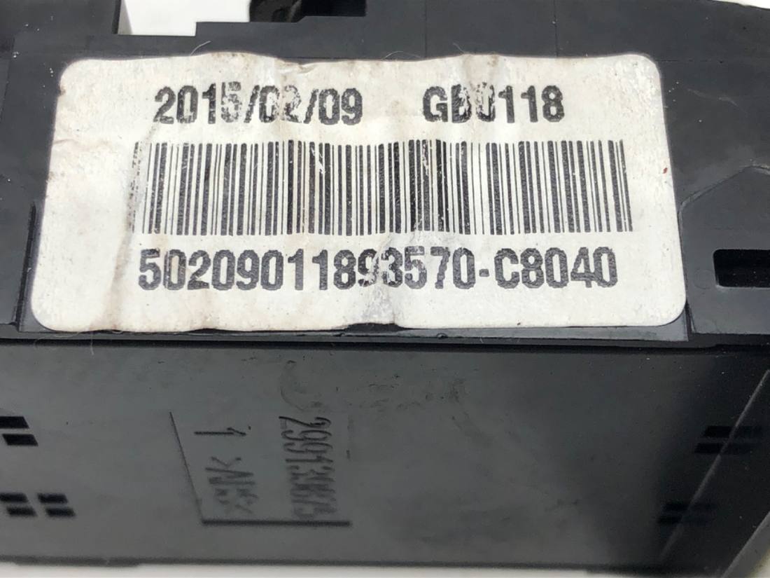 Блок кнопок склопідйомників Hyundai I20 93570-C8040 — фото деталі 4