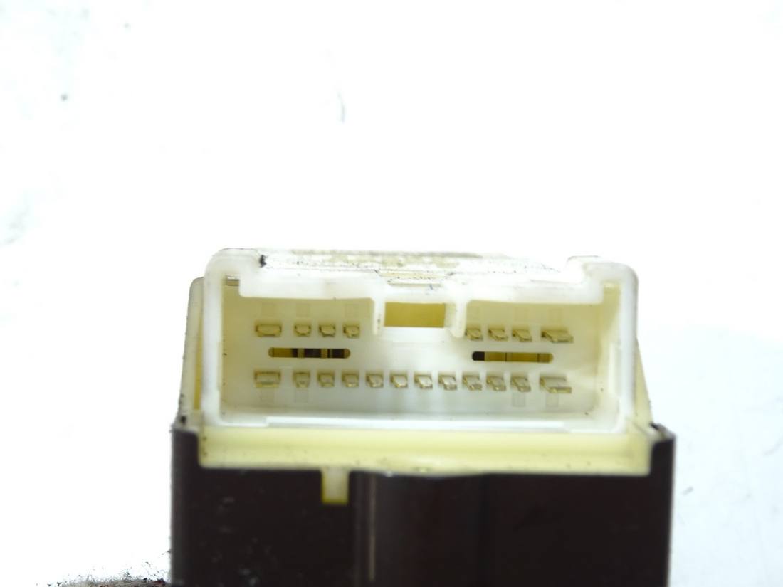 Блок кнопок склопідйомників Toyota Previa 84040-28031 — фото деталі 2