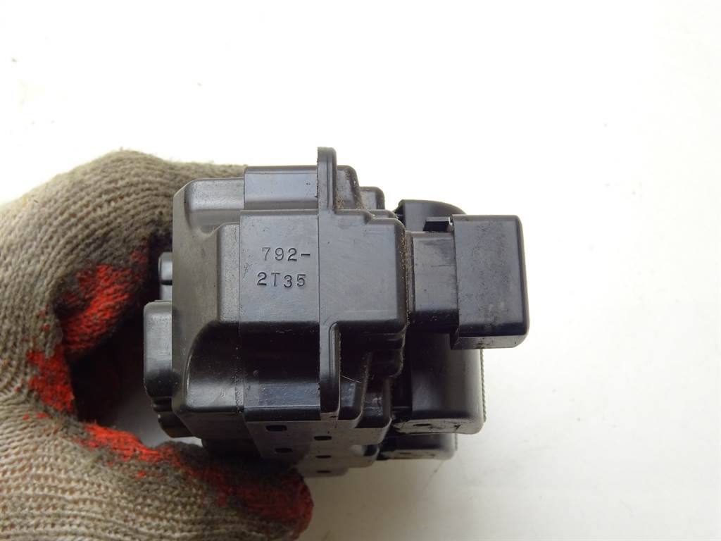 Блок кнопок склопідйомників Mazda 6 792-2T35 — фото деталі 3